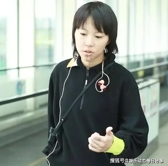 王菲大女儿眼里常含泪，妈过得很好，落魄的爸却是一生的牵挂（组图） - 18