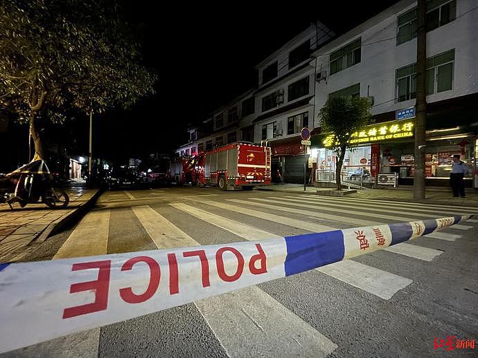 四川食品厂疑似有害气体中毒事件，致7人死亡，多人前去救人当场倒下（视频/组图） - 2