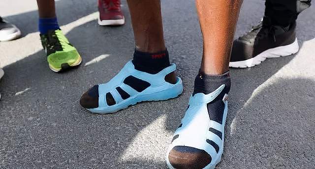 非裔去中国跑马拉松：穿4块钱蓝色凉鞋，1个月拿3冠（组图） - 8