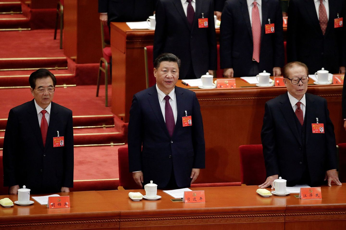 2017年10月18日，胡锦涛、习近平、江泽民出席中共十九大。（Reuters）