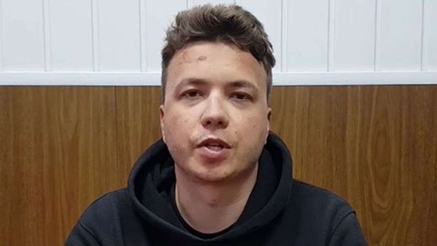 现年26岁的普罗塔塞维奇在24日被捕后，当即宣布认罪，并承诺将协助明斯克当局办案。他强调自己并未遭遇非刑及人身伤害。（俄罗斯观点报网页截图）