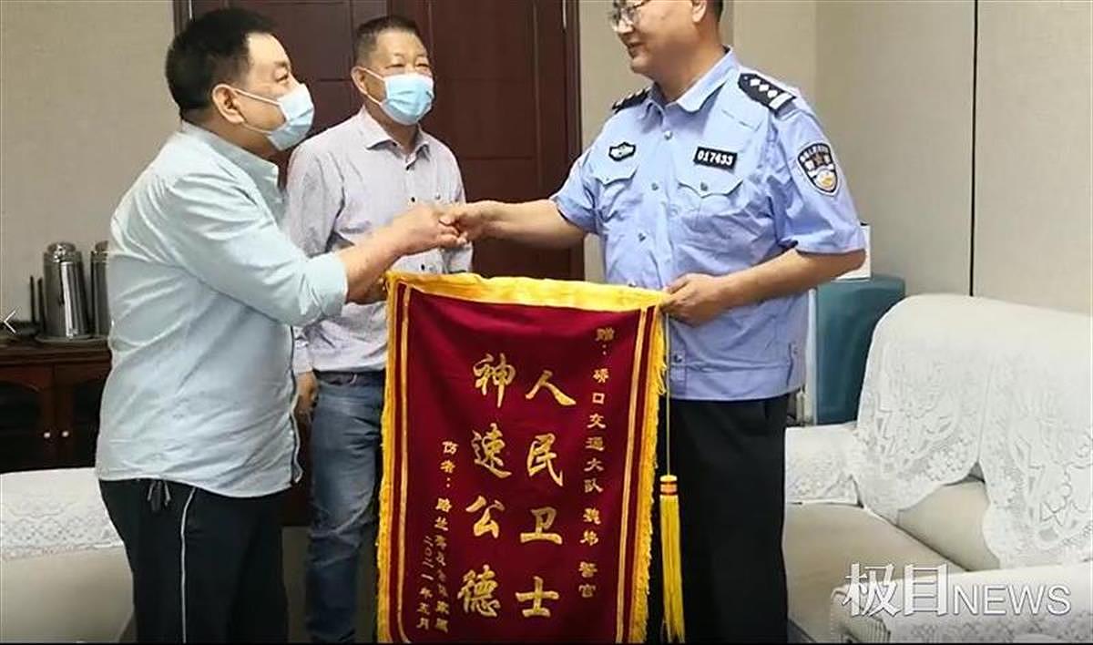 八旬老太车前摔倒被路人误会为“碰瓷”，车主提供行车记录仪自证肇事