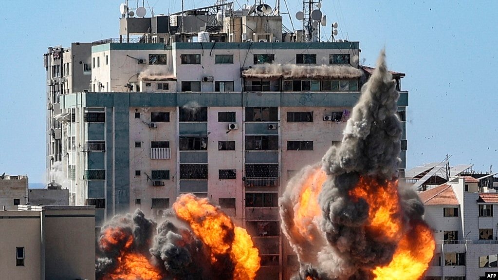 2021年5月15日， 以色列空袭巴勒斯坦哈马斯运动控制的加沙城。 
