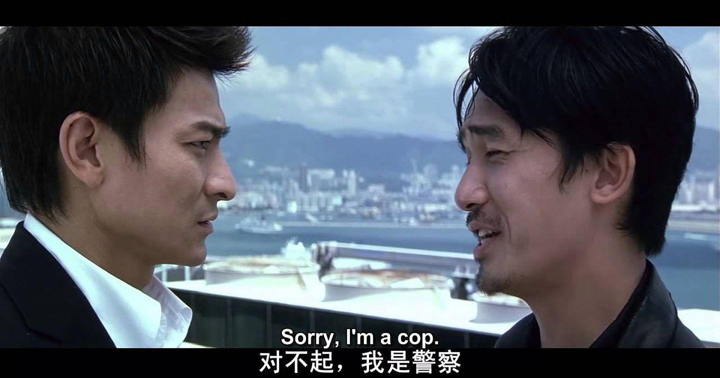 被奉为香港警匪经典片的《无间道》就讲述了黑社会猖獗的时代，警方与黑社会通过互派潜伏力量进行斗争的故事。（《无间道》剧照）