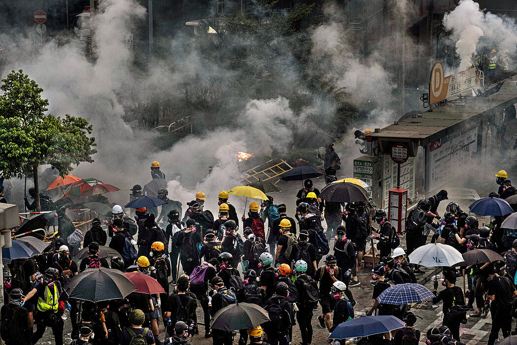 2019年的抗议活动促使北京对前英国殖民地香港加以打压，包括大规模逮捕和实施严格的国家安全法。
