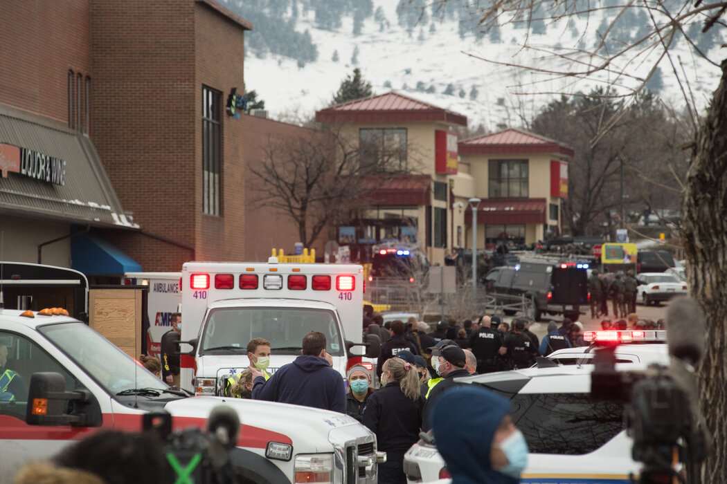 今年3月，科罗拉多州博尔德市发生枪击事件，警方紧急出动。