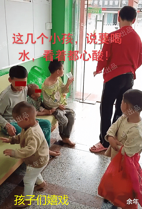 “要生到没蛋子”！中国一对夫妻带着5个孩子赤脚讨水喝，看着太令人心酸（组图） - 4