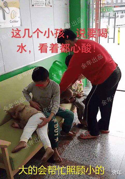 “要生到没蛋子”！中国一对夫妻带着5个孩子赤脚讨水喝，看着太令人心酸（组图） - 6