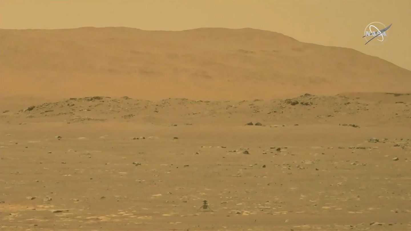 “机智”号在火星表面上。（Reuters）
