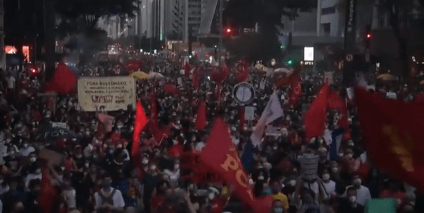爆发！巴西200城数万人上街，高喊：博索纳罗种族灭绝（组图） - 5