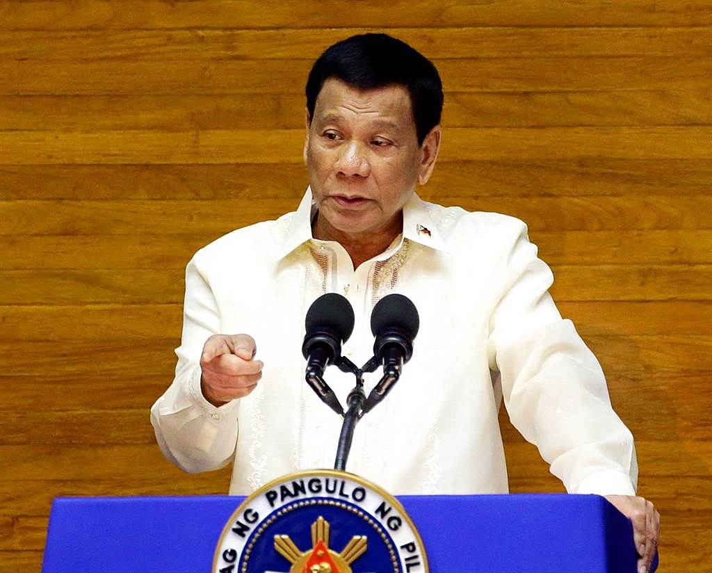 菲律宾总统杜特蒂铁血执行防疫规定，近期更公开呛不遵守防疫规定的人「没大脑」，下令警察直接逮捕。 （资料照／路透社）