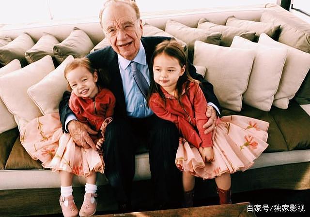90岁默多克参加18岁女儿毕业礼，华裔女星邓文迪净身出户，却靠孩子衣食无忧（视频/组图） - 11