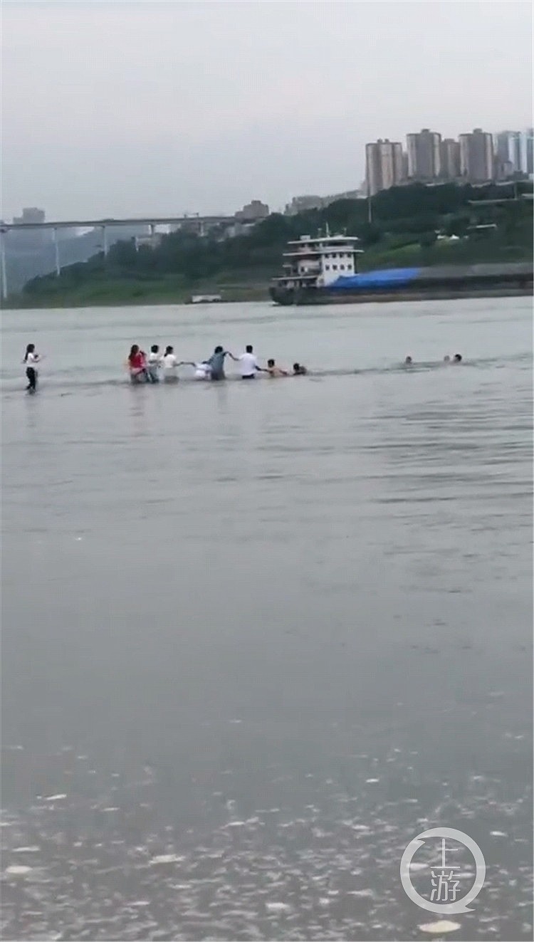 痛心！35岁体育老师跳江救人不幸遇难