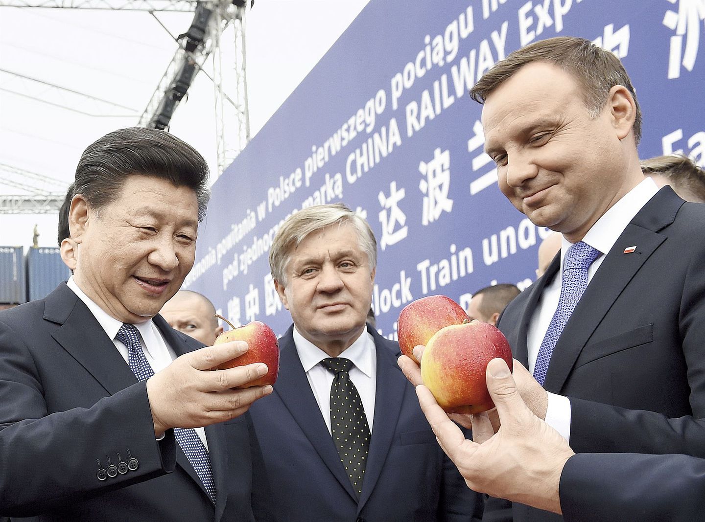 习近平（左）被认为对目前的中国大外宣的成果感到不满。（AFP）