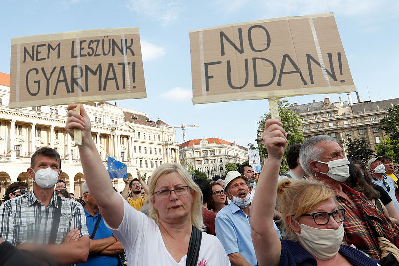 匈牙利一票否决欧盟涉华决议后，街头爆发反华游行（组图） - 4