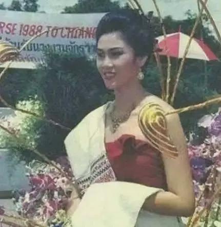 前泰国美女总理英拉：被迫逃亡，今成中国企业董事长，风光依旧！（组图） - 2