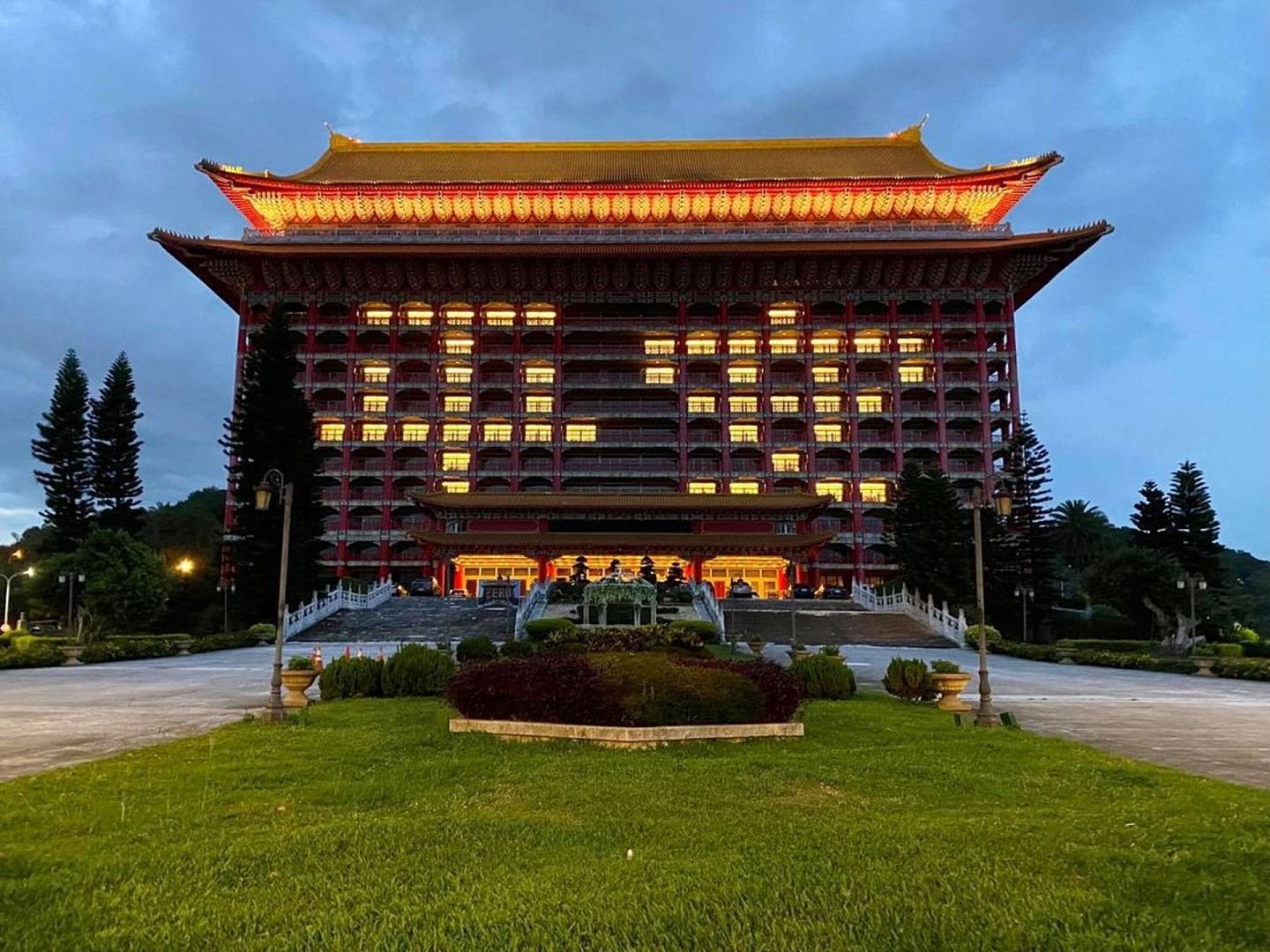 圆山大饭店的建筑设计使许多国际观光客慕名而来，也曾有韩剧特别来此拍摄取缴，接待过许多国际的政要和名人。（中央社）