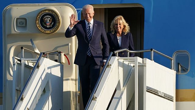 美国总统拜登和夫人6月9日峰会前抵达英国