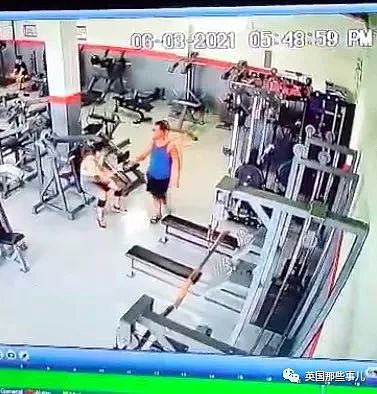 女生在健身房被教练摸屁股，偷拍视频曝光后，结果被网友喷是摆拍（组图） - 19
