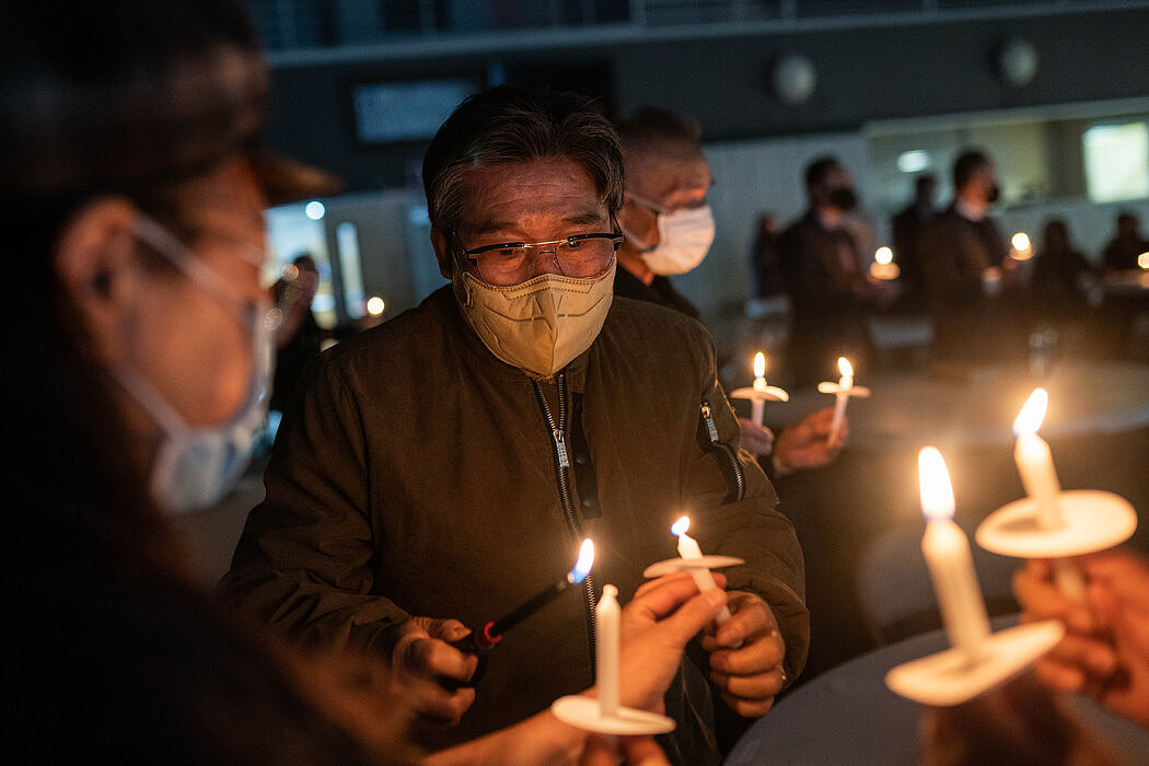 大亚特兰大韩裔美国人协会的烛光守夜活动。