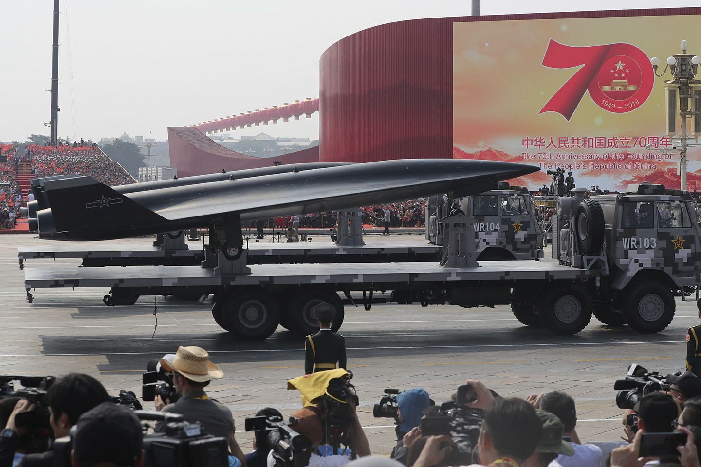 2019年10月1日，中国在国庆阅兵式上展示的“无侦-8”高空高速无人侦察机。该机除战略侦察外，亦能对战场的毁伤情况进行评估，以用于后续打击。（AP )