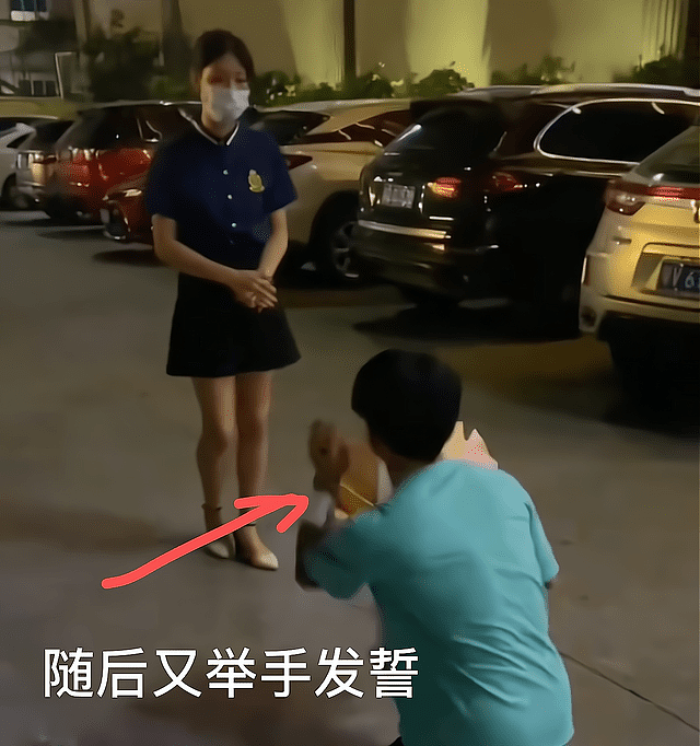 中国男子被朋友带去放松，3天后爱上洗脚妹，跪在足浴城苦苦求婚，还伸手打了自己几个耳光（视频/组图） - 3