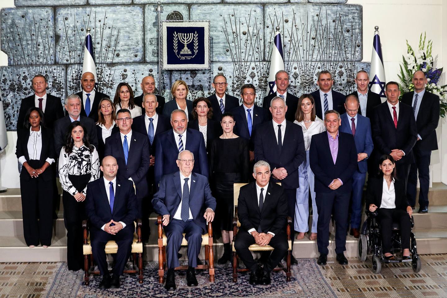 图为6月13日，以色列由8党组成的新政府正式成立。 贝内特将成为新任总理。 （Reuters）