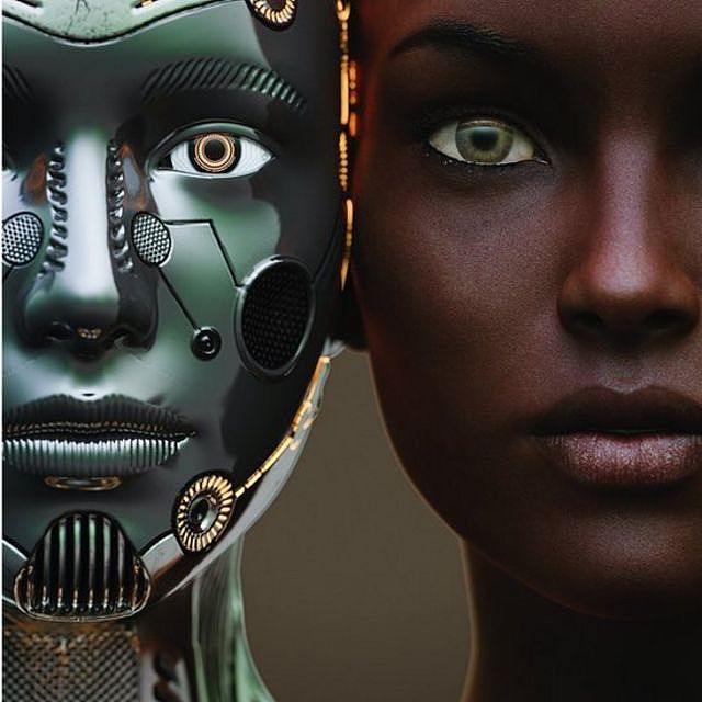 女性机器人脸与人脸对比