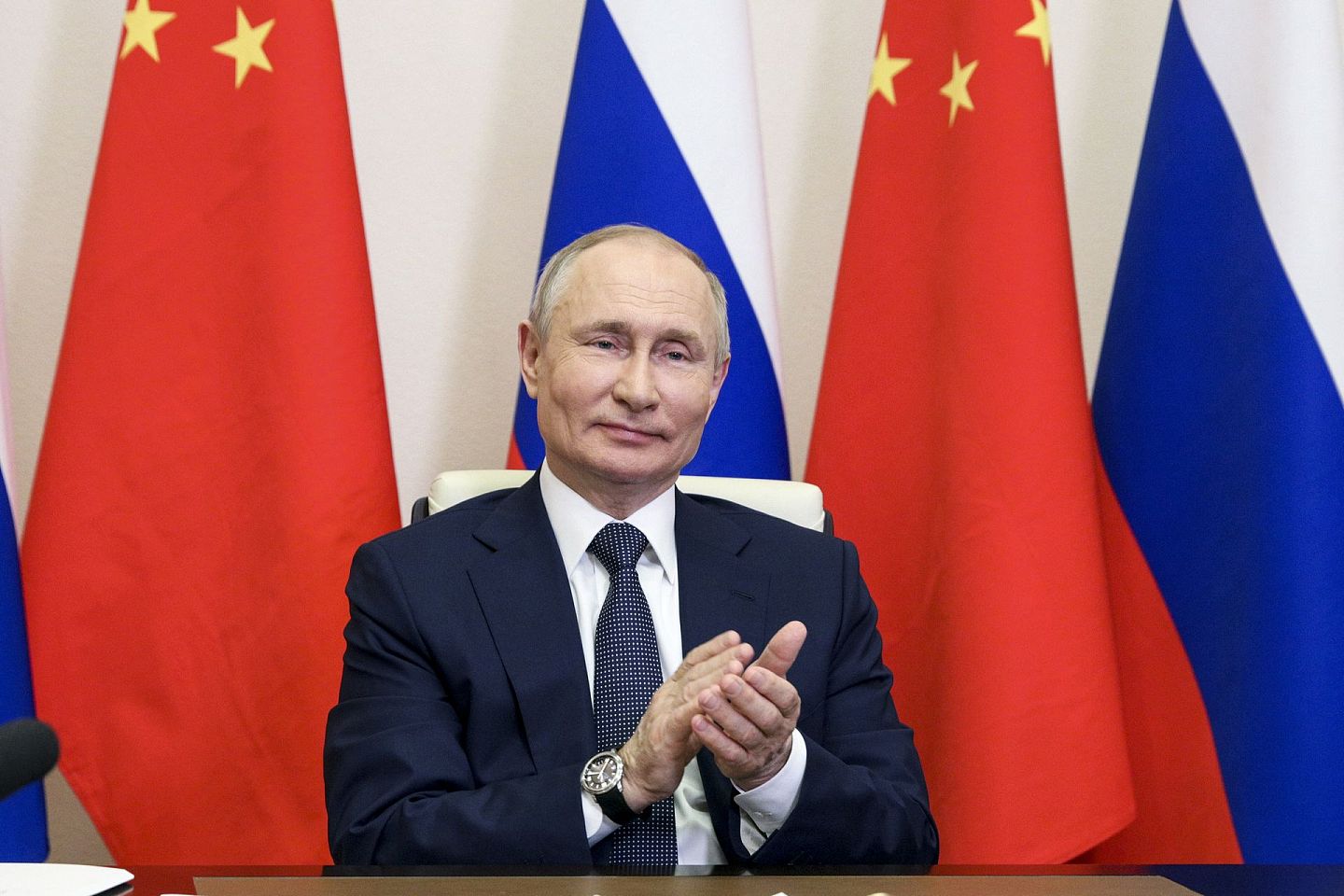 5月19日，习近平同俄罗斯总统普京共同见证中俄核能合作项目开工仪式。（AP）