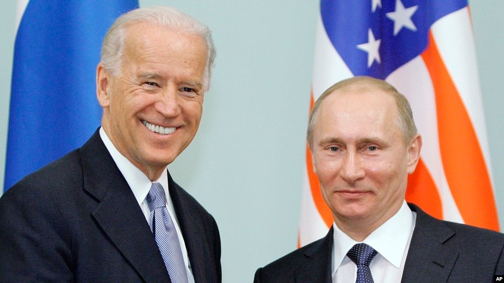 资料照：时任美国副总统的拜登在莫斯科与时任俄罗斯总理的普京会面。（2011年3月10日）