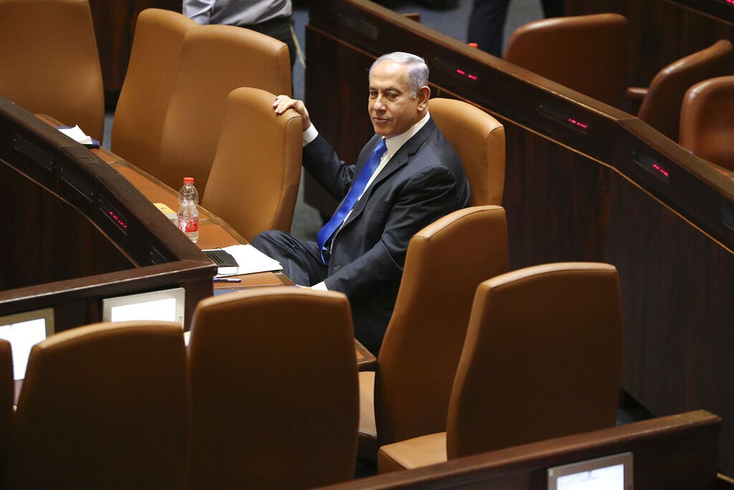 2021年6月13日，即将被赶下台的以色列时任总理内塔尼亚胡出席议会会议。（AP）