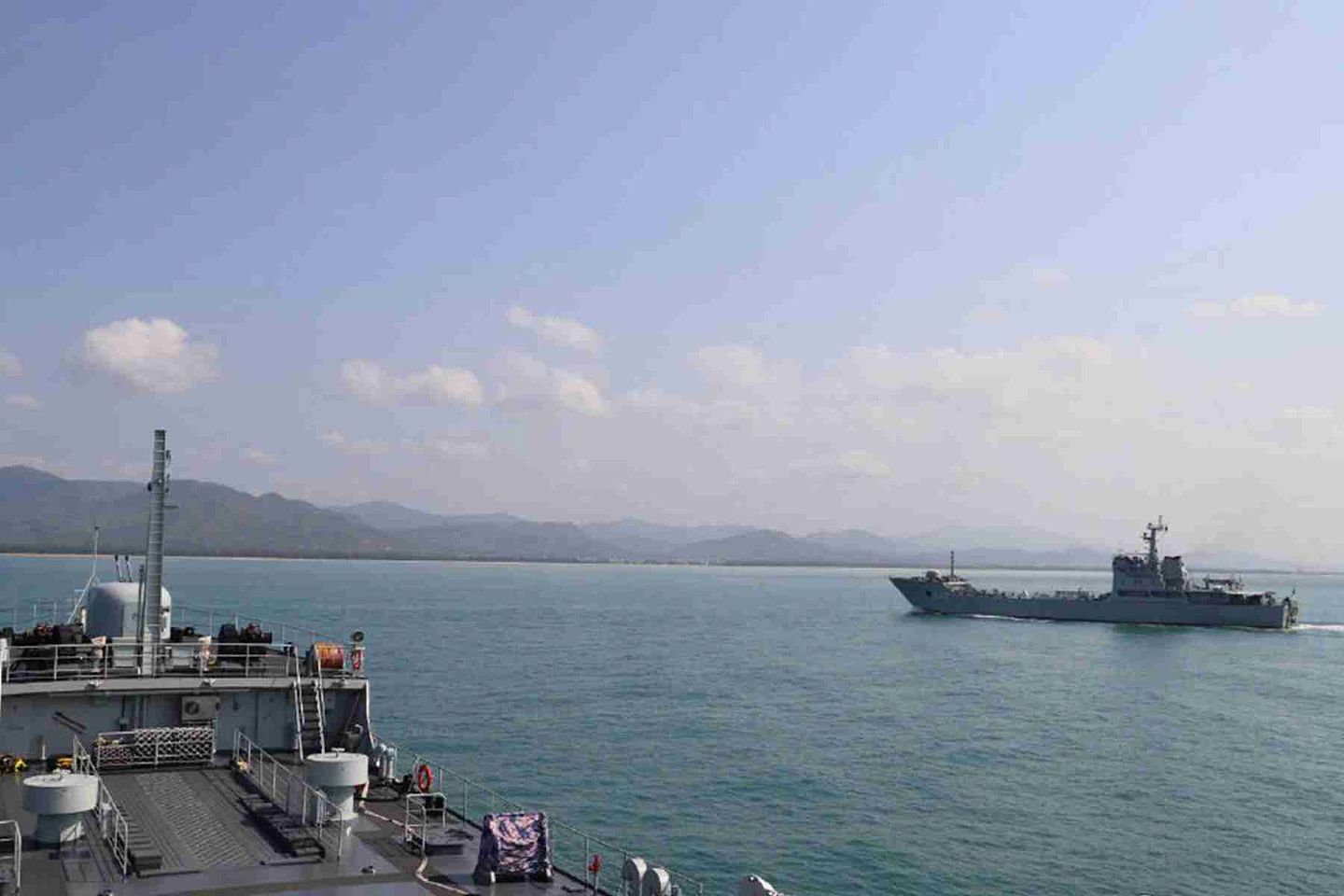 中国官方发布解放军海军实战演练画面。图为解放军海军军舰。（微博@人民海军）
