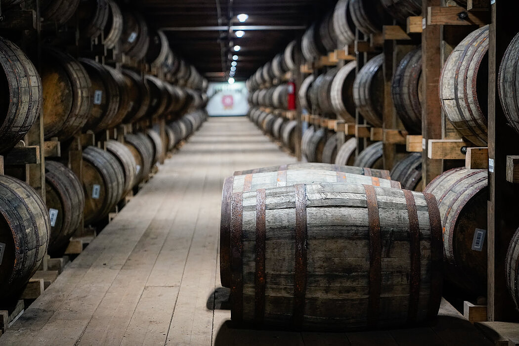 去年，肯塔基州克莱蒙县占边酿酒厂的桶装波本威士忌。美国的波本威士忌是欧盟征收关税的对象。