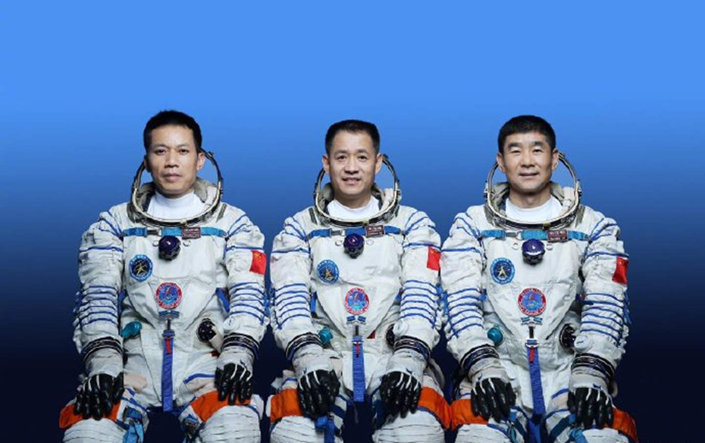 2021年6月17日，中国将发射神舟十二号载人飞船，飞行乘组由航天员聂海胜、刘伯明和汤洪波组成。（微博＠新华社）