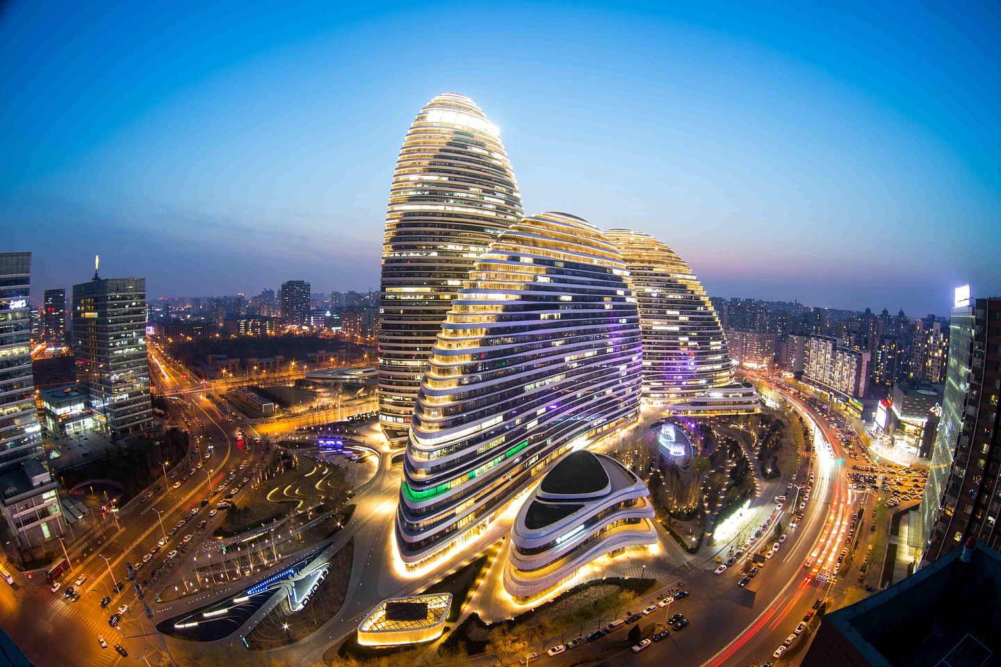 2016年3月20日，著名建筑设计师扎哈·哈迪德（Zaha Hadid）的中国作品北京望京SOHO。 （视觉中国）