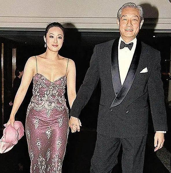 搞垮两个亿万富翁，嫁给天王却婚内出轨，遭全香港女人痛骂！如今58岁的她怎么样了？（视频/组图） - 13