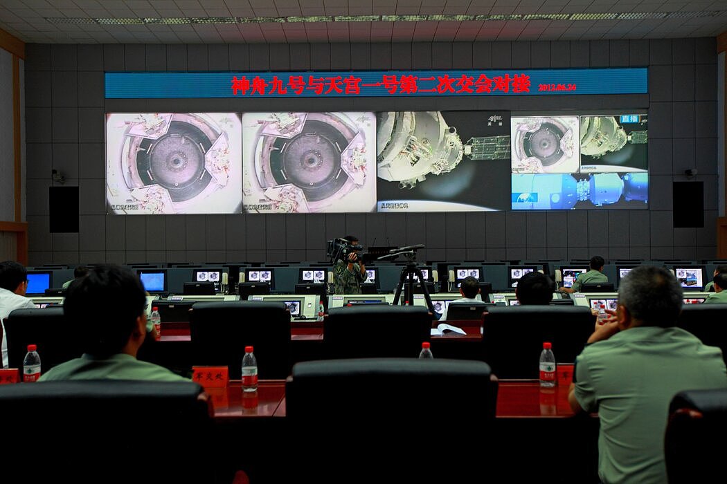 2012年，中国技术人员在监控一次太空飞行。中国从未被邀请加入国际空间站。