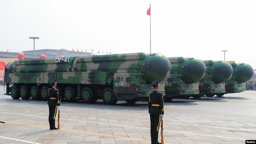 资料照：东风-41洲际战略核导弹在北京天安门广场举行的中国国庆阅兵式展示。（路透社 2019年10月1日）