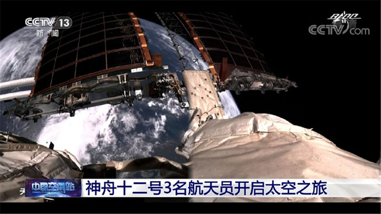 天和摄像机拍摄的高清太空画面已发关注。（中国央视截图）
