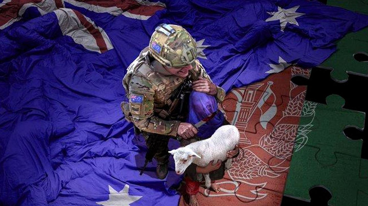 2020年11月23日，“乌合麒麟”创作的《和平之师》。该漫画讽刺了澳大利亚军队在阿富汗的暴行。（微博@乌合麒麟）