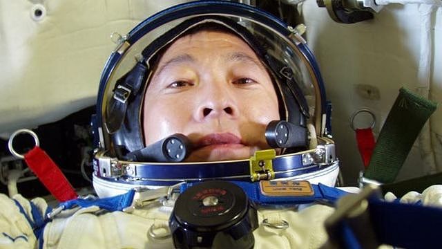 中国第一个宇航员杨利伟