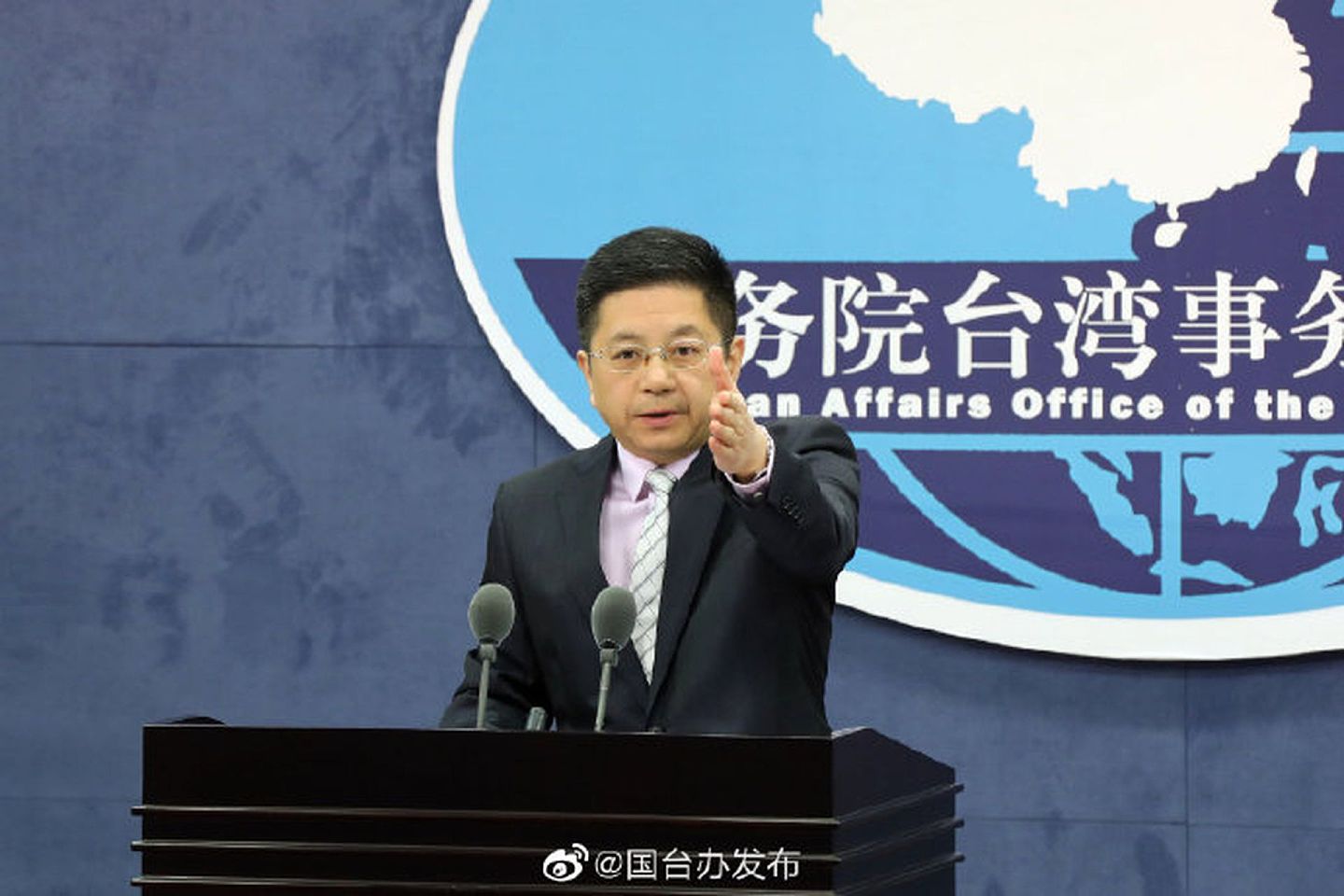 马晓光痛批，民进党当局的说法表明，其对插手香港事务毫无反省，反而贼喊捉贼。（微博＠国台办发布）