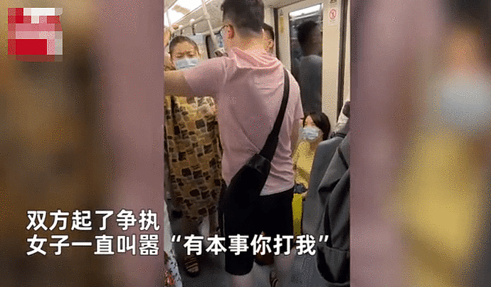 上海孕妇坐地铁时被手提袋碰到，发火大骂男子并叫嚣道：有本事你打我啊！男子被气得发抖（组图） - 2