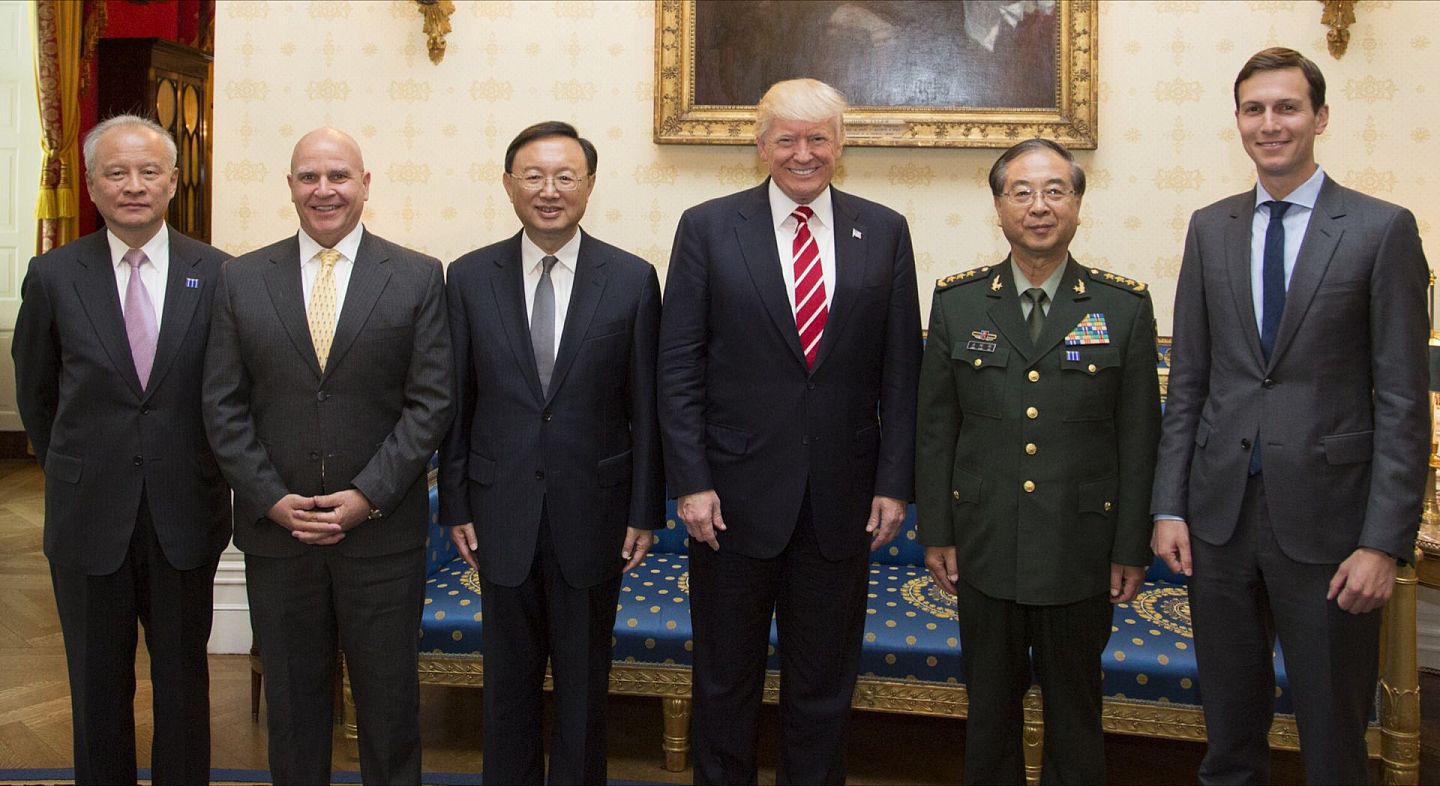 2017年6月22日，时任美国总统特朗普在白宫会见出席首轮中美外交安全对话的中国国务委员杨洁篪。崔天凯（左一）陪同。 （新华社）