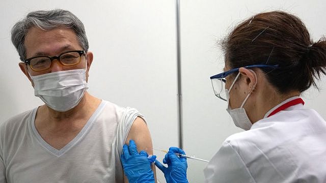 日本的疫苗接种计划受到多项挑战。