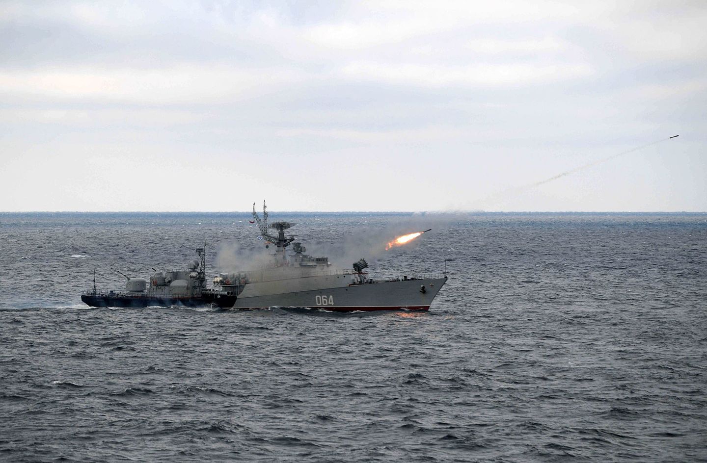 2020年1月9日，一艘俄罗斯军舰在黑海参加演习。（AP）
