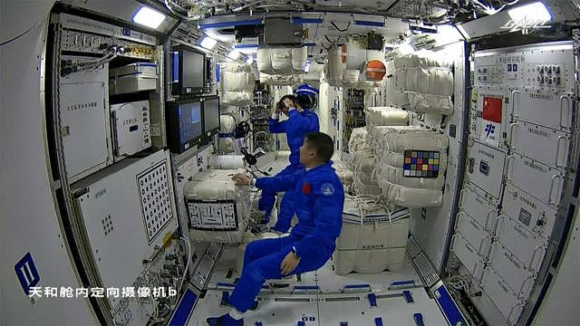 中国官方媒体周三（6月23日）发布了这段记录宇航员生活和工作的影片。