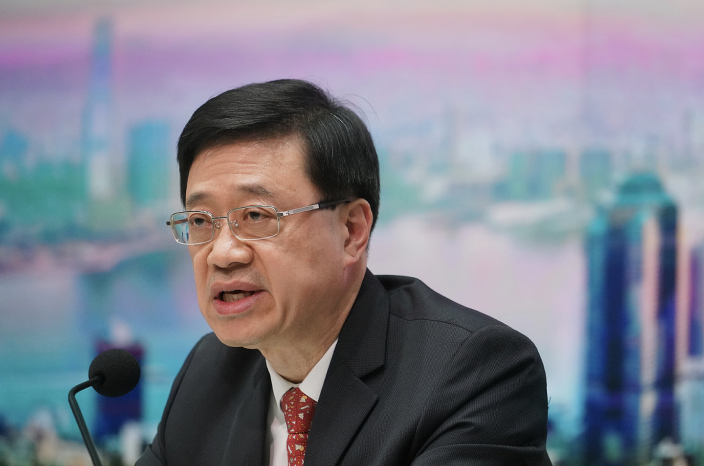 李家超将接棒香港政务司司长一职。（香港01）
