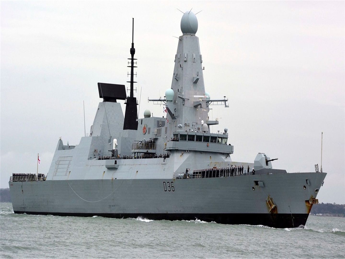 这是英国皇家海军舰艇“捍卫者”号。（AP）