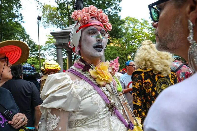 全纽约的Gay都上街了！他们在街头接吻拥抱，其中有些图少儿不宜（组图） - 4